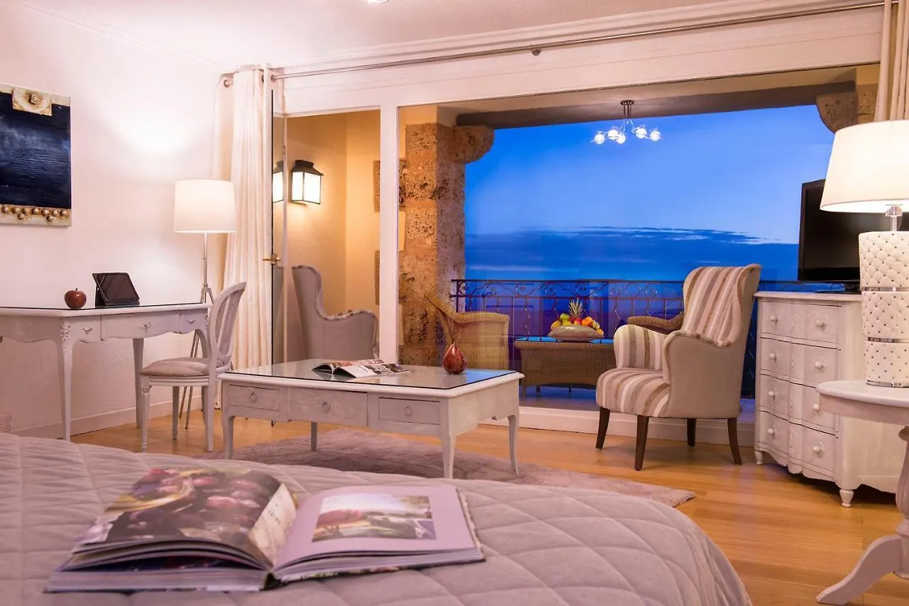 La Bastide De Tourtour Hotel & Spa 4*,