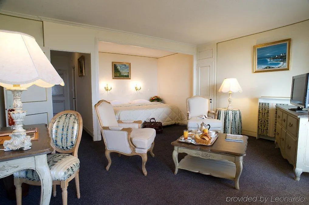 La Bastide De Tourtour Hotel & Spa 4*,