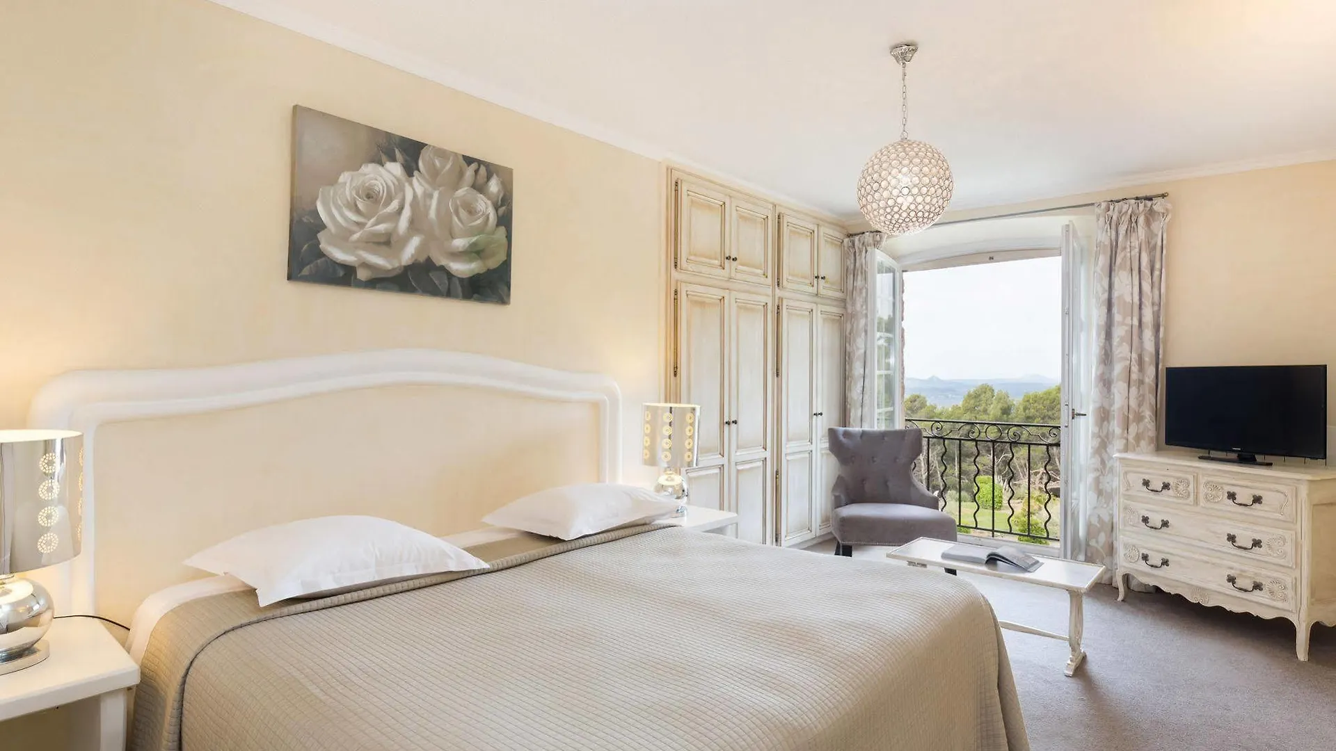 La Bastide De Tourtour Hotel & Spa
